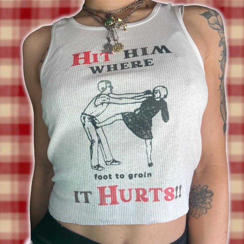 Tank Top Ribbed - เสื้อกล้ามสไตล์วินเทจลายริบบ์ 20 นิ้ว สำหรับสาวๆ สไตล์อีโม ลายพิมพ์ตัวอักษรแนวกรันจ์